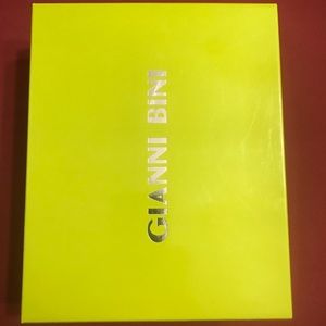 Embellished Gianni Bini pumps